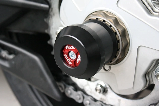 Слайдеры оси заднего колеса мотоцикла GSG с красной анодированной вставкой 77E-50E-O