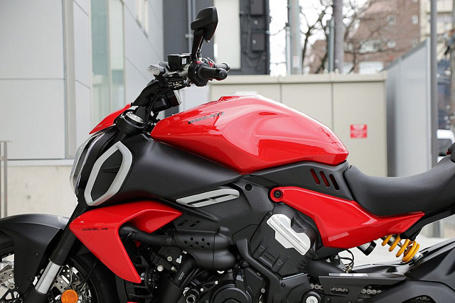 Руль Aella для Ducati Diavel V4