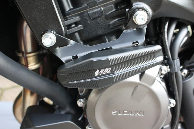 Слайдеры рамы мотоцикла продольные с черными кронштейнами GSG 1505025-S54