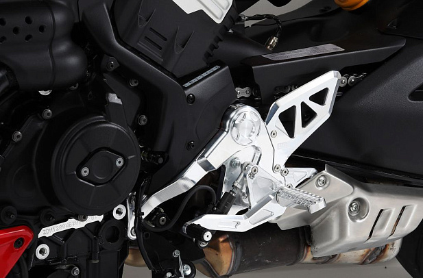 Комплект кастомных регулируемых подножек Aella для Ducati Diavel V4 2025-