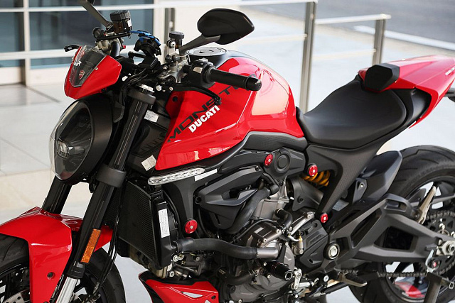 Комплект заглушек рамы Aella Red для мотоцикла Ducati Monster 937