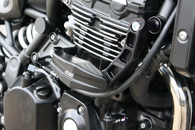 Слайдеры рамы мотоцикла продольные с черными кронштейнами GSG 1505040-K70-SH