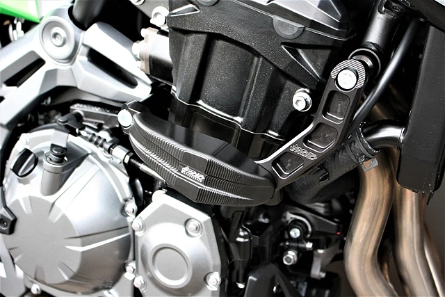 Слайдеры рамы мотоцикла продольные с черными кронштейнами GSG 1505040-K66-SH