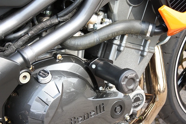 Слайдеры рамы мотоцикла с черными кронштейнами GSG 105490-N1-SH