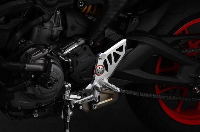 Комплект кастомных регулируемых подножек Aella для Ducati Monster 2021-