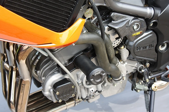 Слайдеры рамы мотоцикла с черными кронштейнами GSG 105490-N1-SH