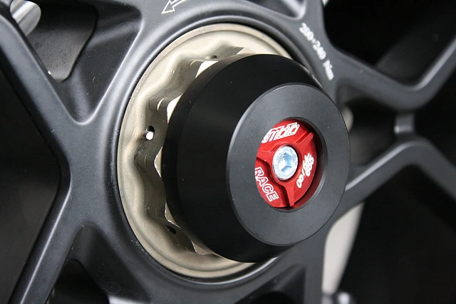 Слайдеры оси заднего колеса мотоцикла GSG с красной анодированной вставкой 77E-50E-O