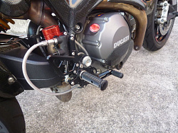 Комплект кастомных регулируемых подножек Aella для Ducati Monster 696 2010-