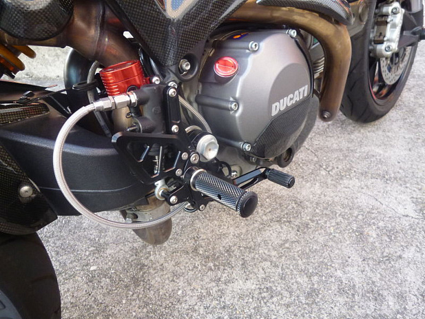 Комплект кастомных регулируемых подножек Aella для Ducati Monster 696 2010-