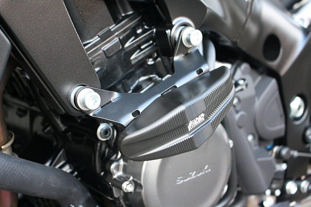 Слайдеры рамы мотоцикла продольные с черными кронштейнами GSG 1505040-S63