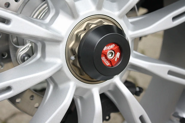 Слайдеры оси заднего колеса мотоцикла GSG с красной анодированной вставкой 77E-50E-O